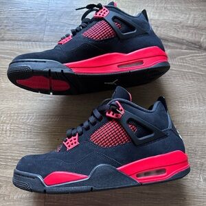 Jordan 4 Retro
Red Thunder Size 11